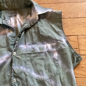 Vintage tie-dye sleeveless button down top, unique style